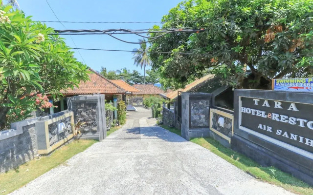 Hotel Tara Bar & Resto Air Sanih by ZUZU