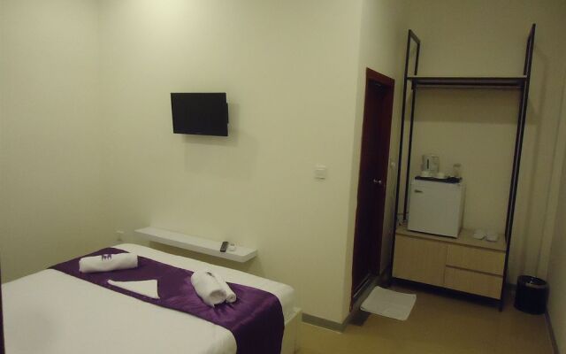 White Residence Hotel & Apartment