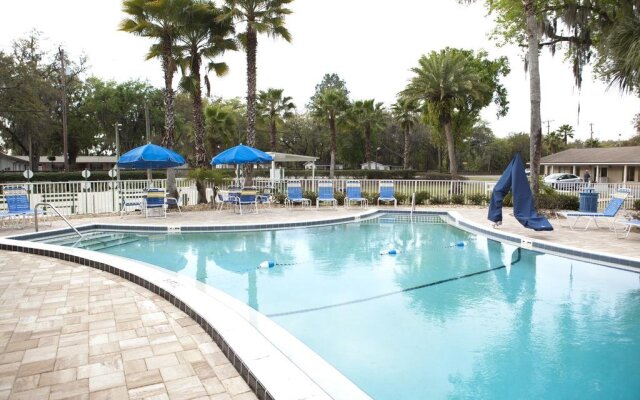 Tampa East RV Resort- Campground