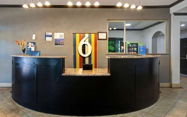 Motel 6 Fort Worth, TX – I-35 & I-20