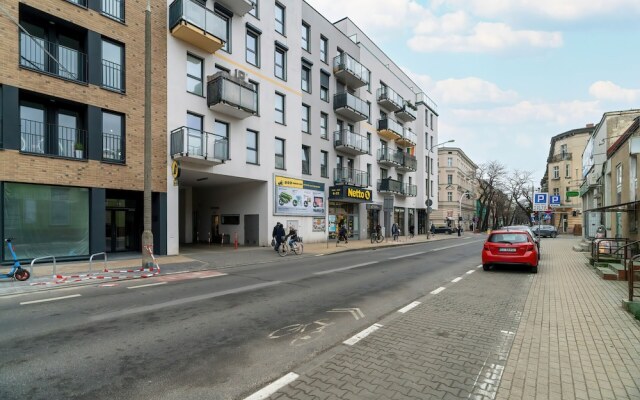 Studio With Balcony for 2 by Renters