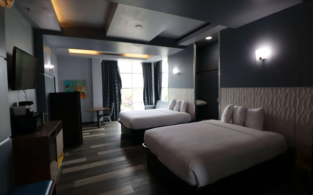 Days Inn & Suites by Wyndham Milwaukee