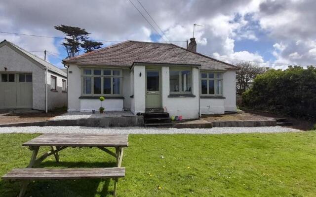 Perranporth Bungalow 2mins Walk to Beach!