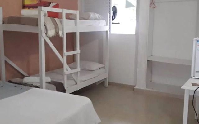 Tropical Hostel e Pousada