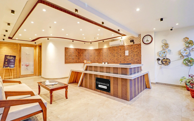 Super Townhouse Patel Nagar Near Saharanpur Chowk Dehradun