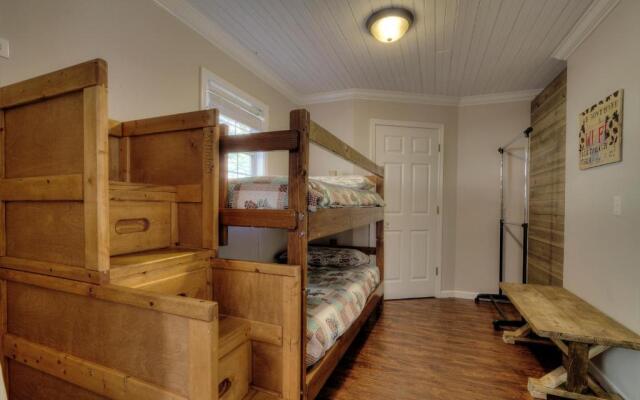 5Bedrooms*4KING BEDS*OUTSTANDING LOCATION*HotTub*