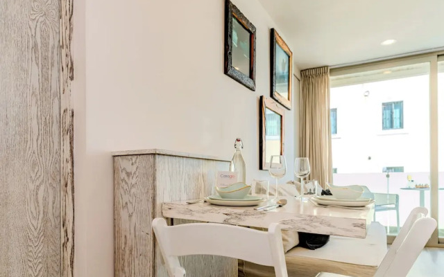 Newport House by Casago