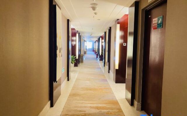 Zhaotong Purple Light Hotel