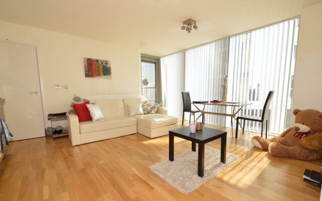 Modern 1 Bedroom in Greenwich