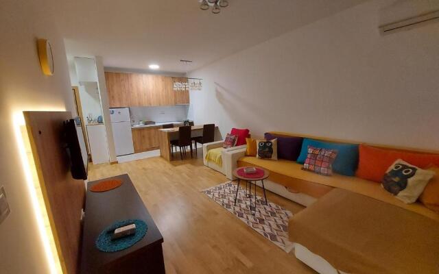 Riverside NS apartment with garage