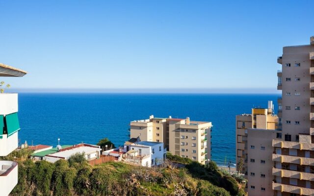 2BR  Apartment with Sea View, Gym and Pool Ref 129