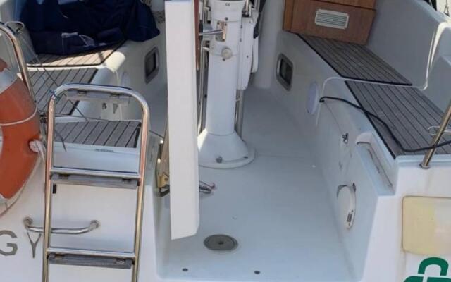 Boat in Badalona for up to 6 people