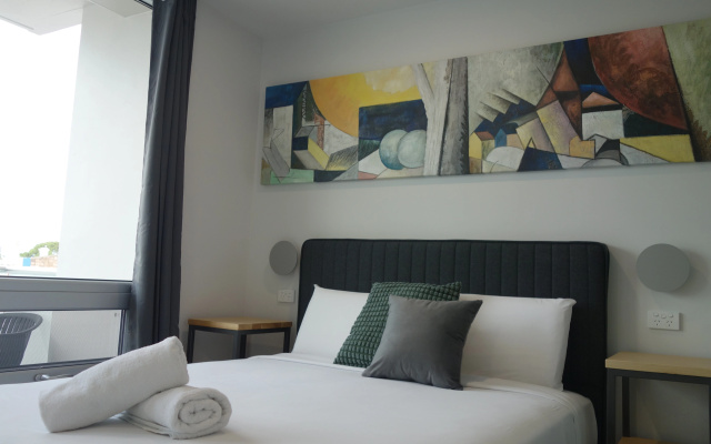 Semaphore Splash Apartments