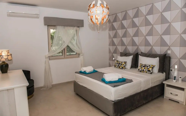 3 Bedroom 3 Bathroom Pool ,ivy House Montenegro