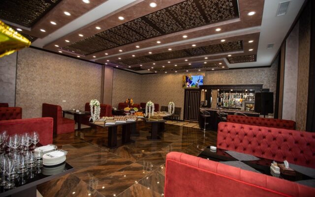 V hotel & tours