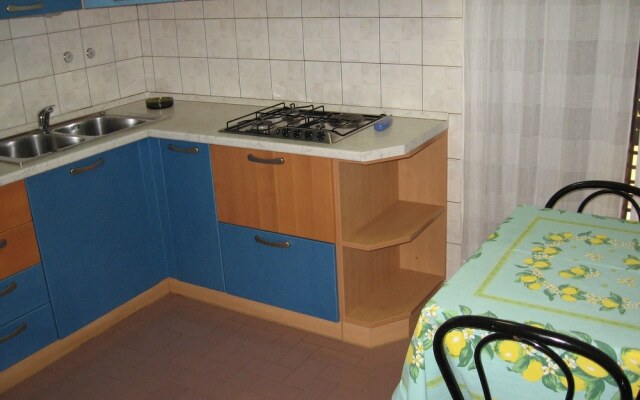 Six Person Apartment With Two Bedrooms Located 200M From Beach In Pjescana Uvala