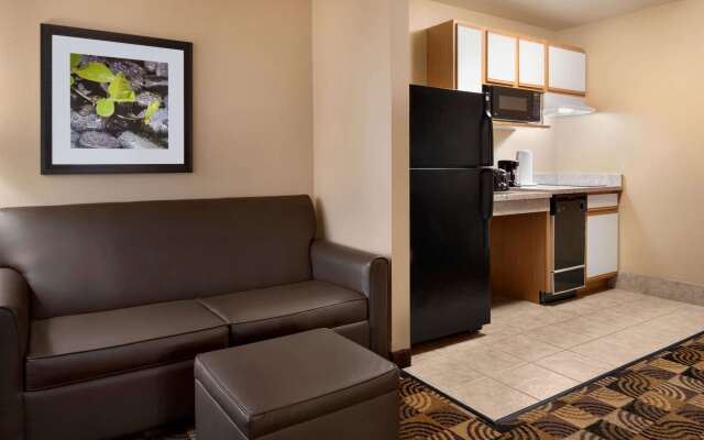 Hawthorn Extended Stay by Wyndham Milwaukee Airport