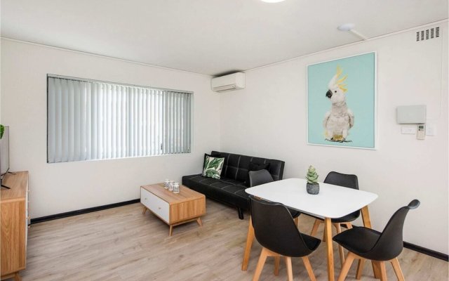 Comfortable Living Space Close to Foreshore & Cbd