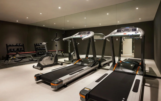 The Connoisseur Residence Hotel