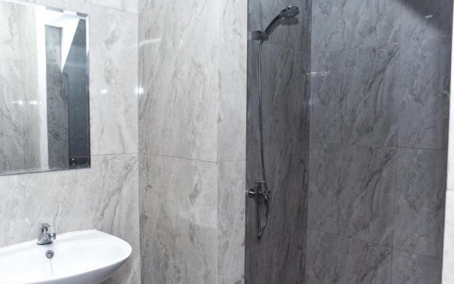 Reddoorz Plus Near Stasiun Tvri Surabaya