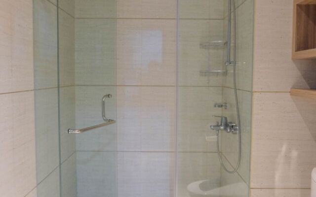 Modern Look 1BR at Brooklyn Alam Sutera Apartment