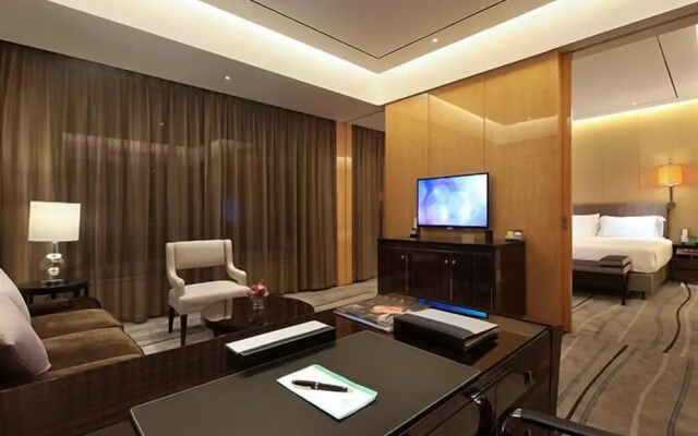 Luan Suntone Plaza Hotel