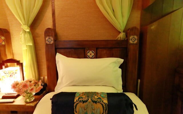 Yunlong Hotel