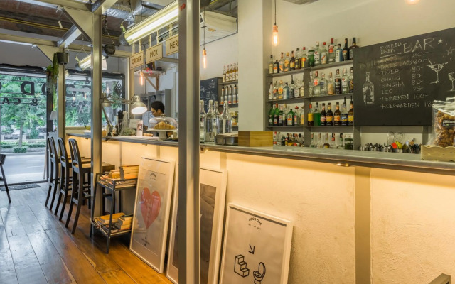 Good One Poshtel & Café Bar