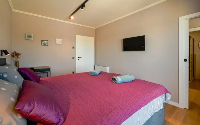 Matohanci Dazzling Villa With Pool
