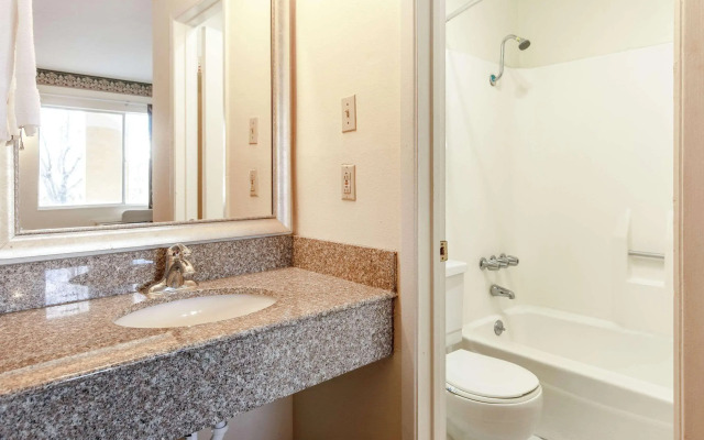 Econo Lodge Waco North I-35