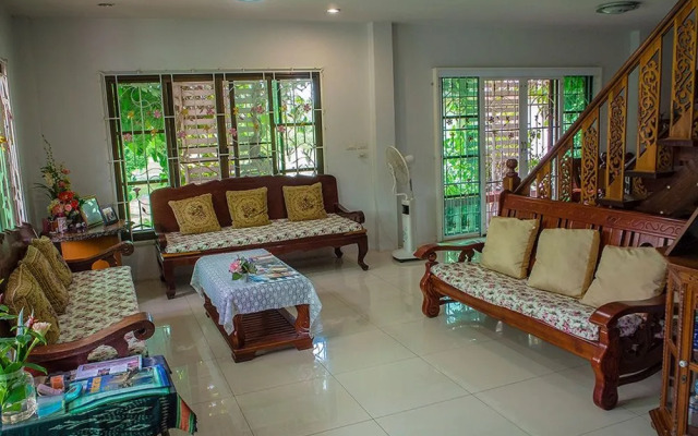 Loy Manee House