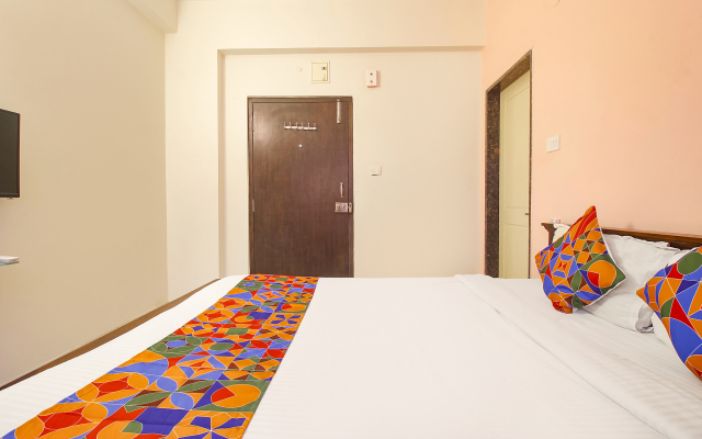 Fabhotel Corner Courtyard- Nr KIMS Hospital, Kondapur