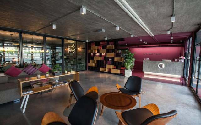 De Botan Srinakarin Hotel & Residence