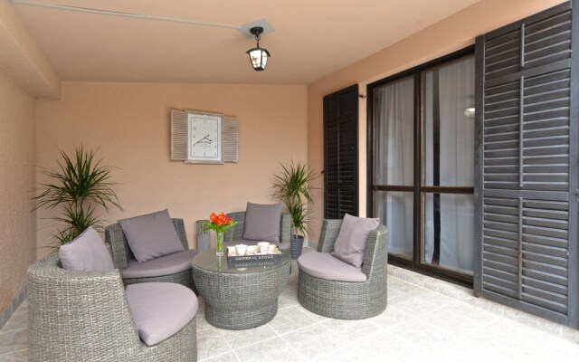 Apartment 843