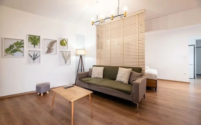 Quiet Apartment With a Garden at Exarcheia