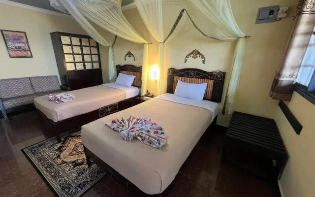 Rusty Rock Beach Resort & Spa