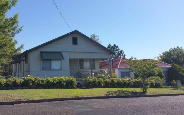 16 Gregson Silky Oaks