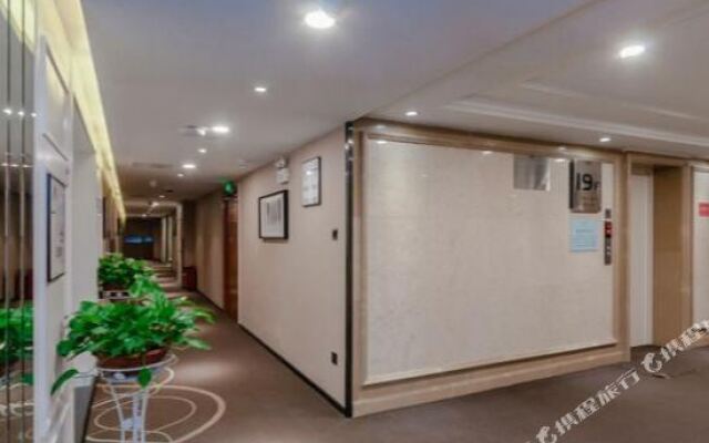 Xana Lite Hotel (Guiyang Huaguoyuan White House Art Center)