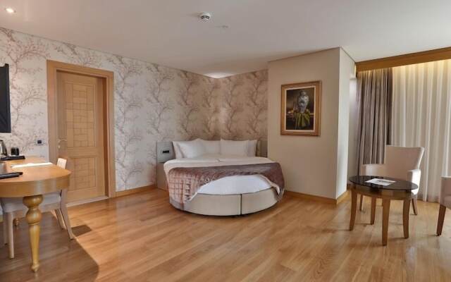 Queen Hotel & Spa