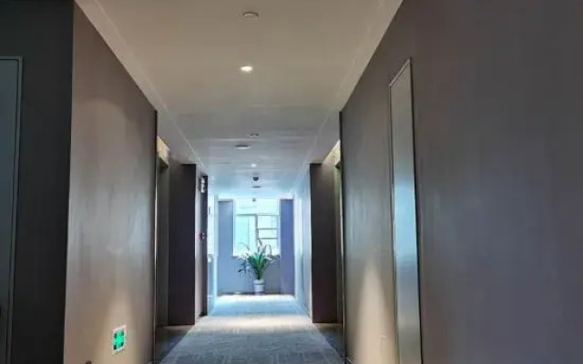 Mercure Hotel (Wuhan Yangluo Development Zone)