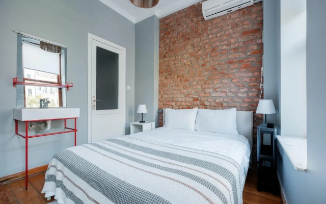 Rustic Stone Flat 5 min to Taksim Square