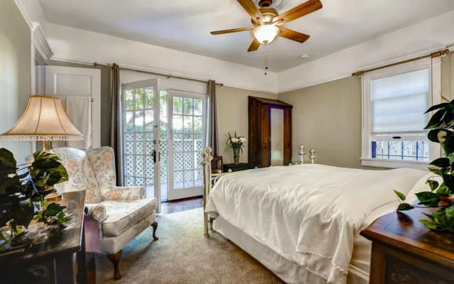 Old Yacht Club Inn Vacation Rentals