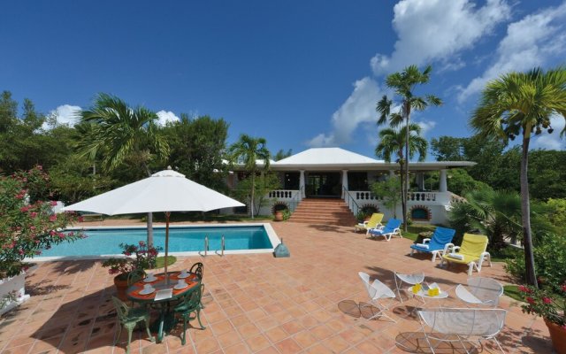 Ideal for Families, Gated Community Near Beaches, AC, Free Wifi, Concierge, Pool!