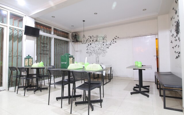 RedDoorz Plus near Universitas Negeri Yogyakarta