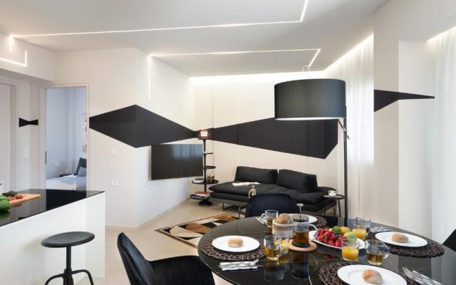 The H Experience - Stylish 2BD apt with balcony in Heraklion center