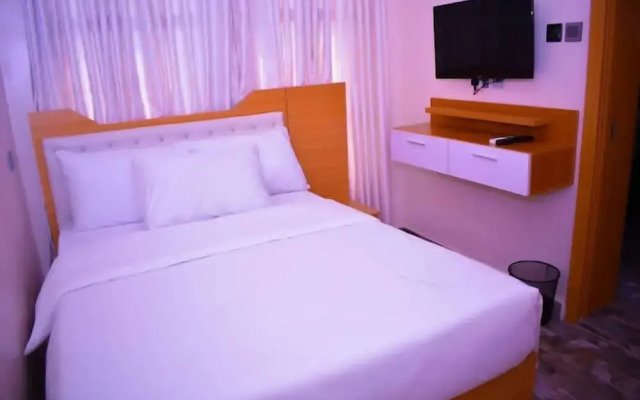 Laroy Suites