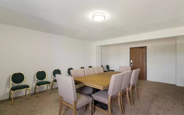 OYO Townhouse Houston Airport North