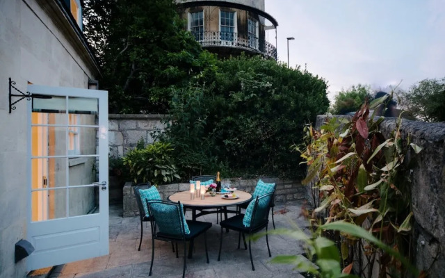 Bath Circle Camden Lodge House