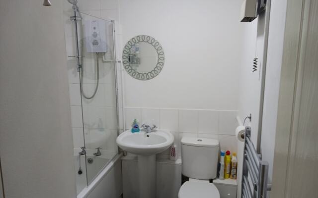 Cosy 1-bed Apartment in Swindon, Private Parking