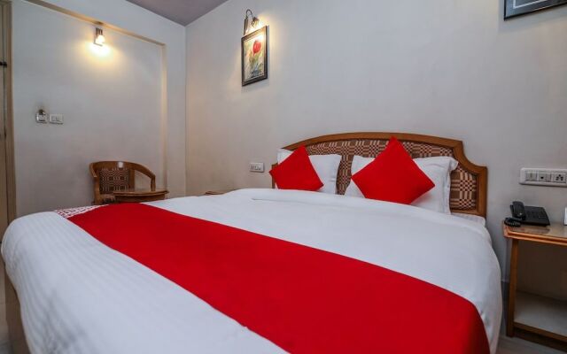 OYO 15359 Hotel Kanchandeep